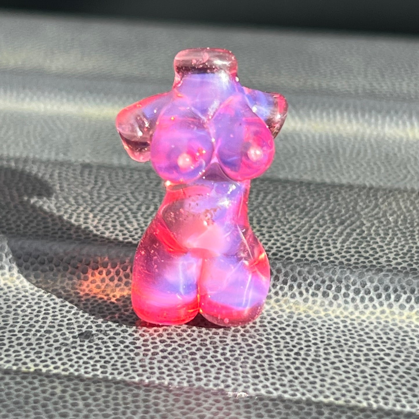 Micro female form sculpture in Telemagenta