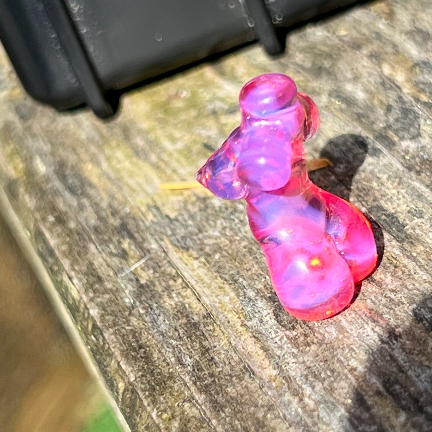 Micro female form sculpture in Telemagenta