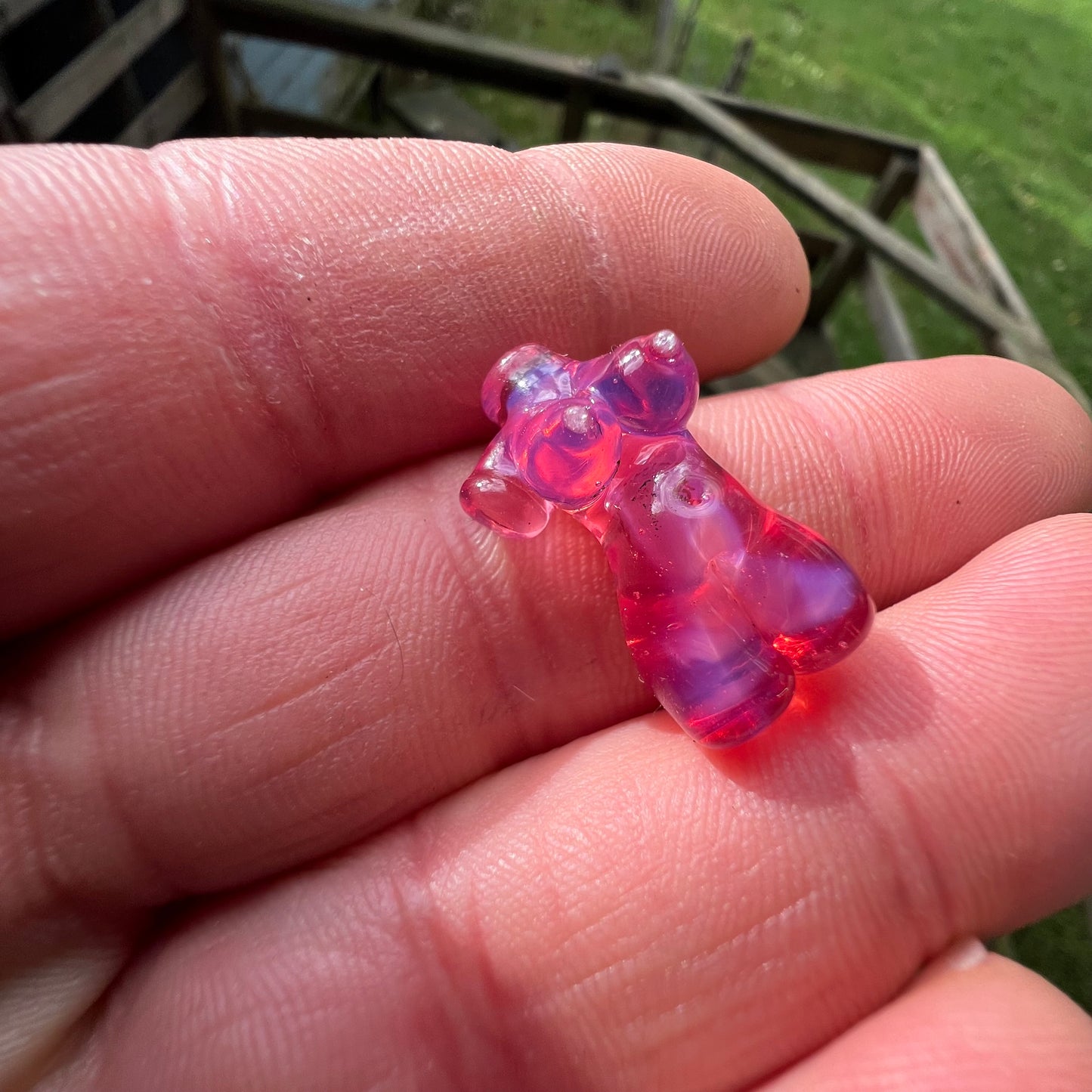 Micro female form sculpture in Telemagenta