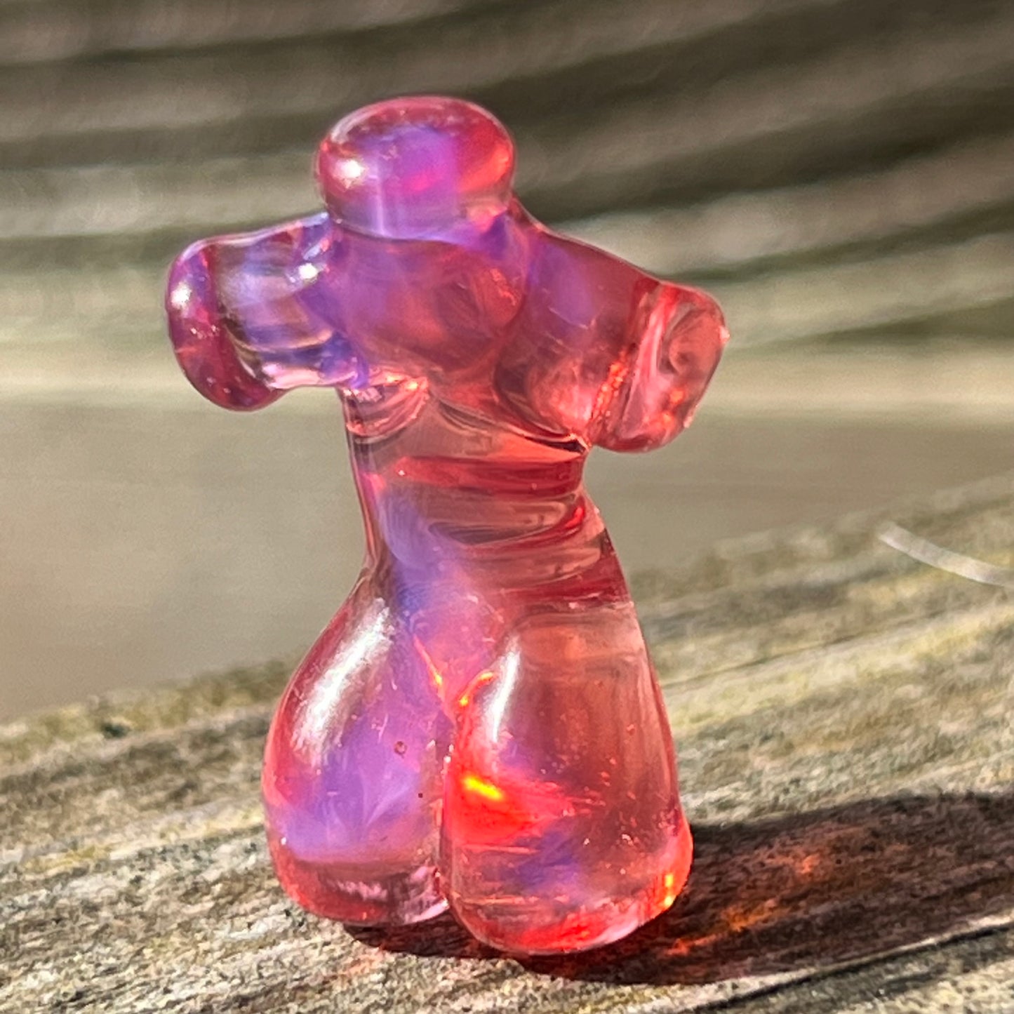 Micro female form sculpture in Telemagenta