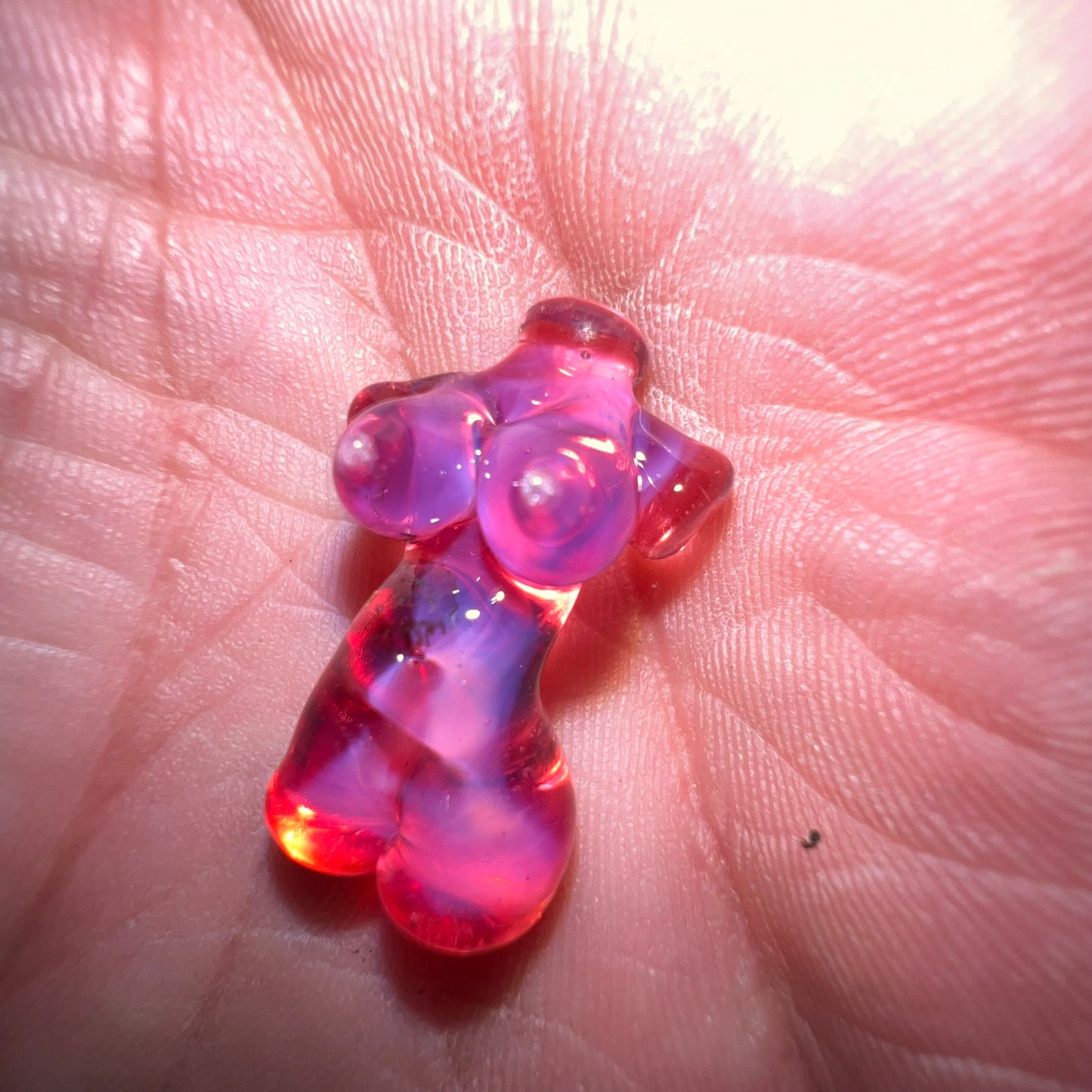 Micro female form sculpture in Telemagenta