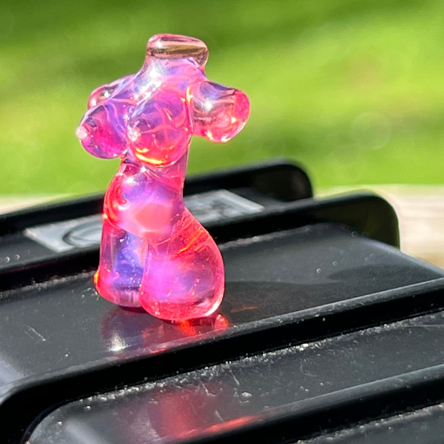 Micro female form sculpture in Telemagenta