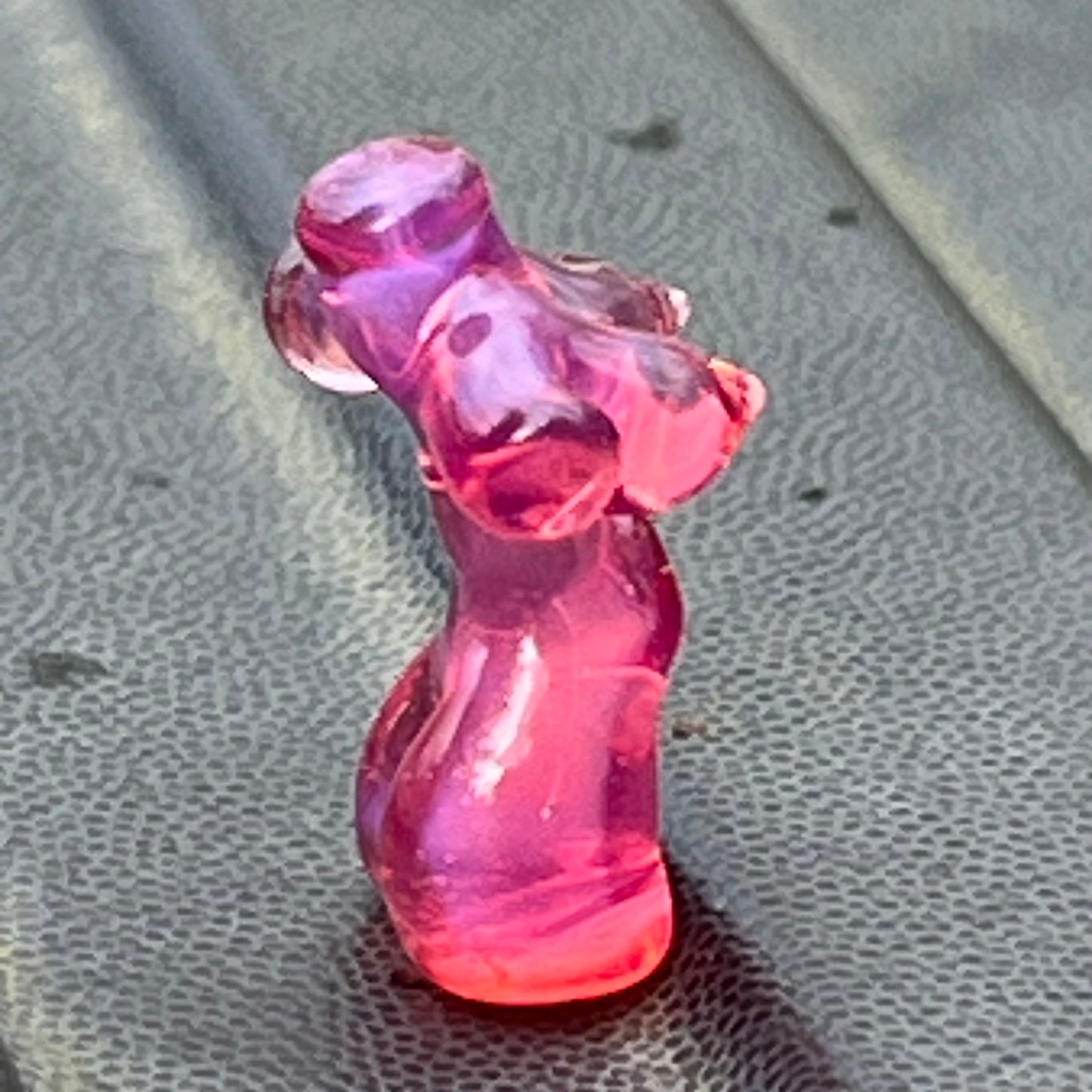 Micro female form sculpture in Telemagenta
