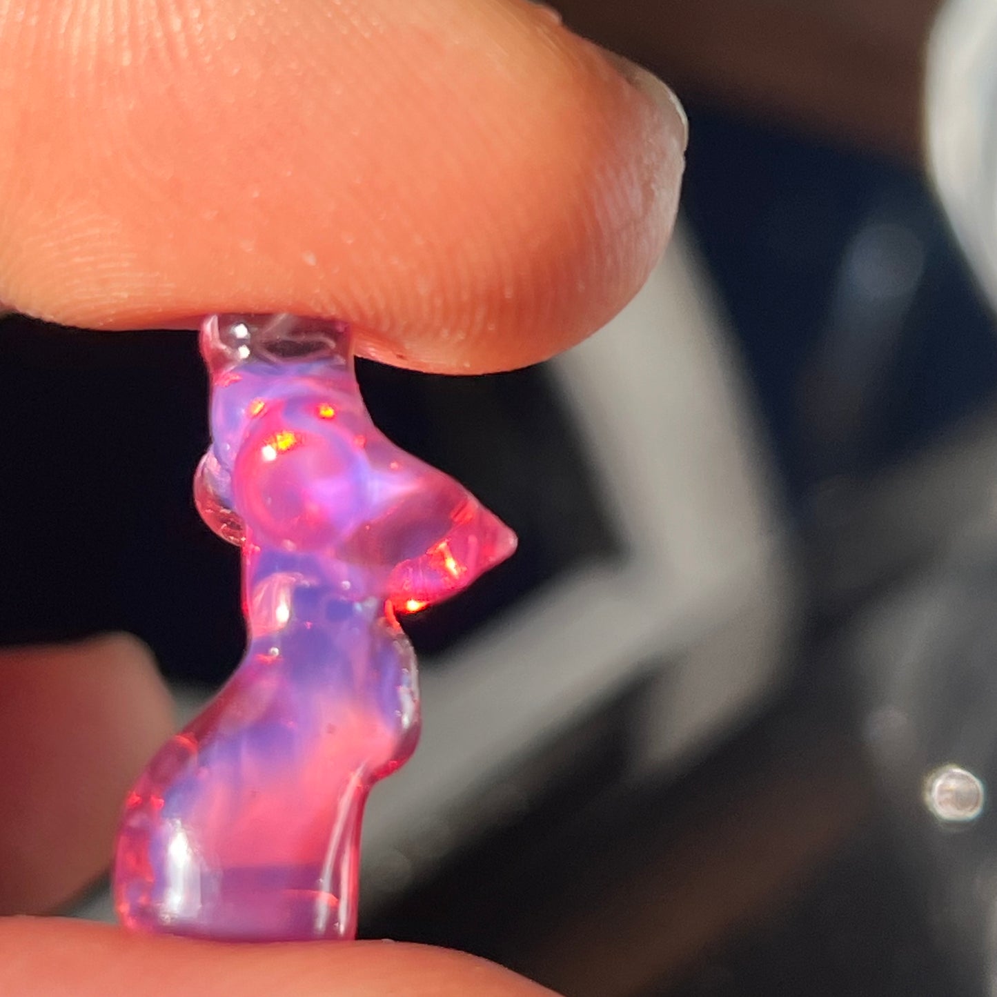 Micro female form sculpture in Telemagenta