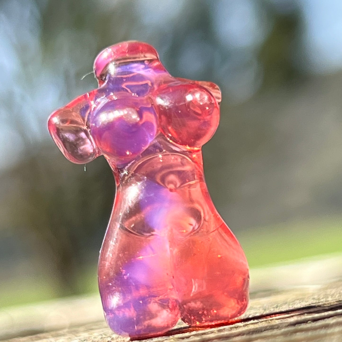 Micro female form sculpture in Telemagenta