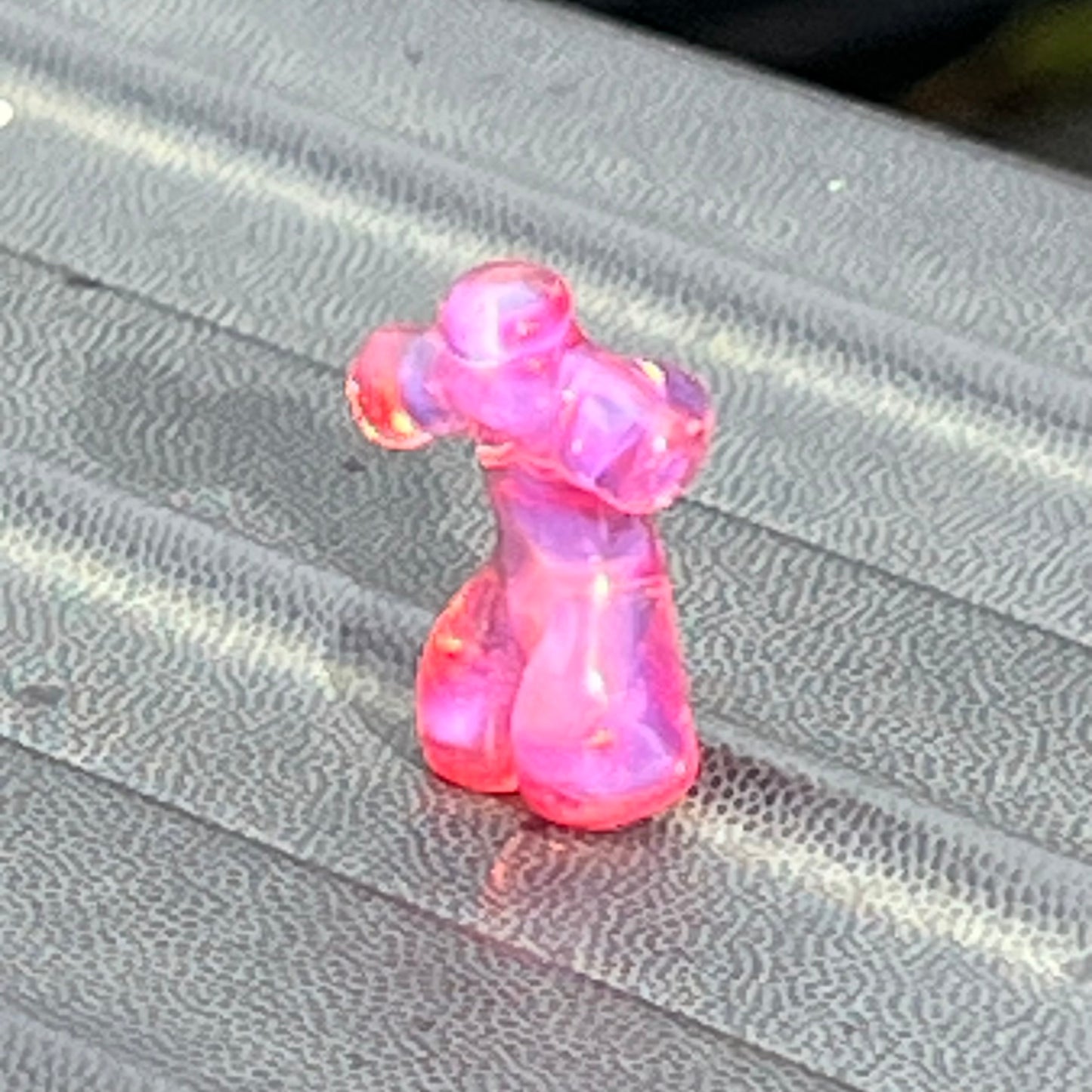 Micro female form sculpture in Telemagenta