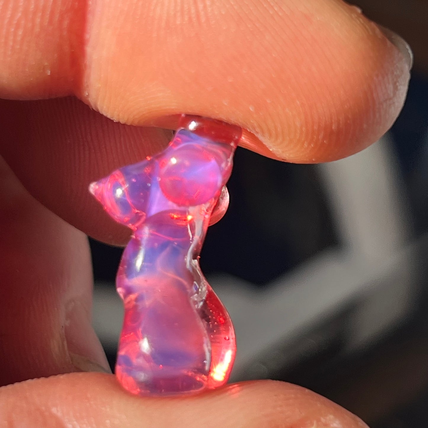 Micro female form sculpture in Telemagenta