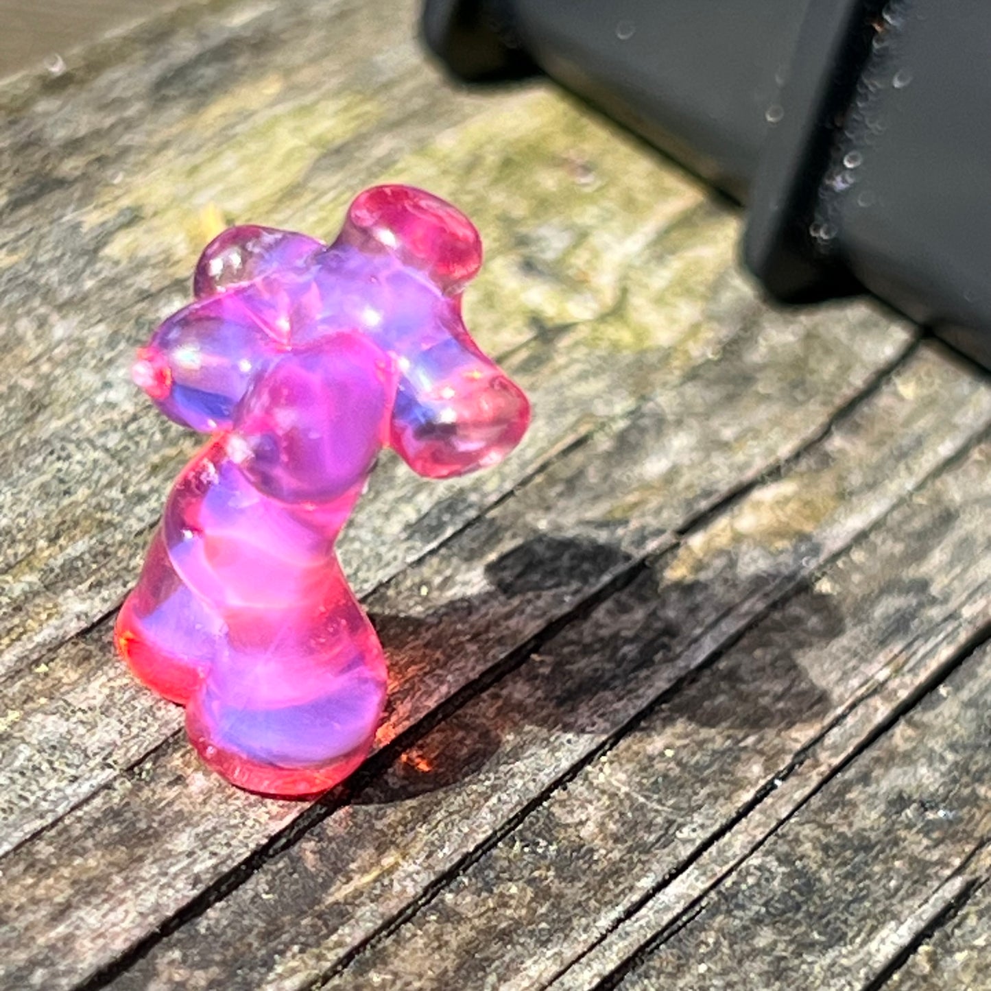 Micro female form sculpture in Telemagenta