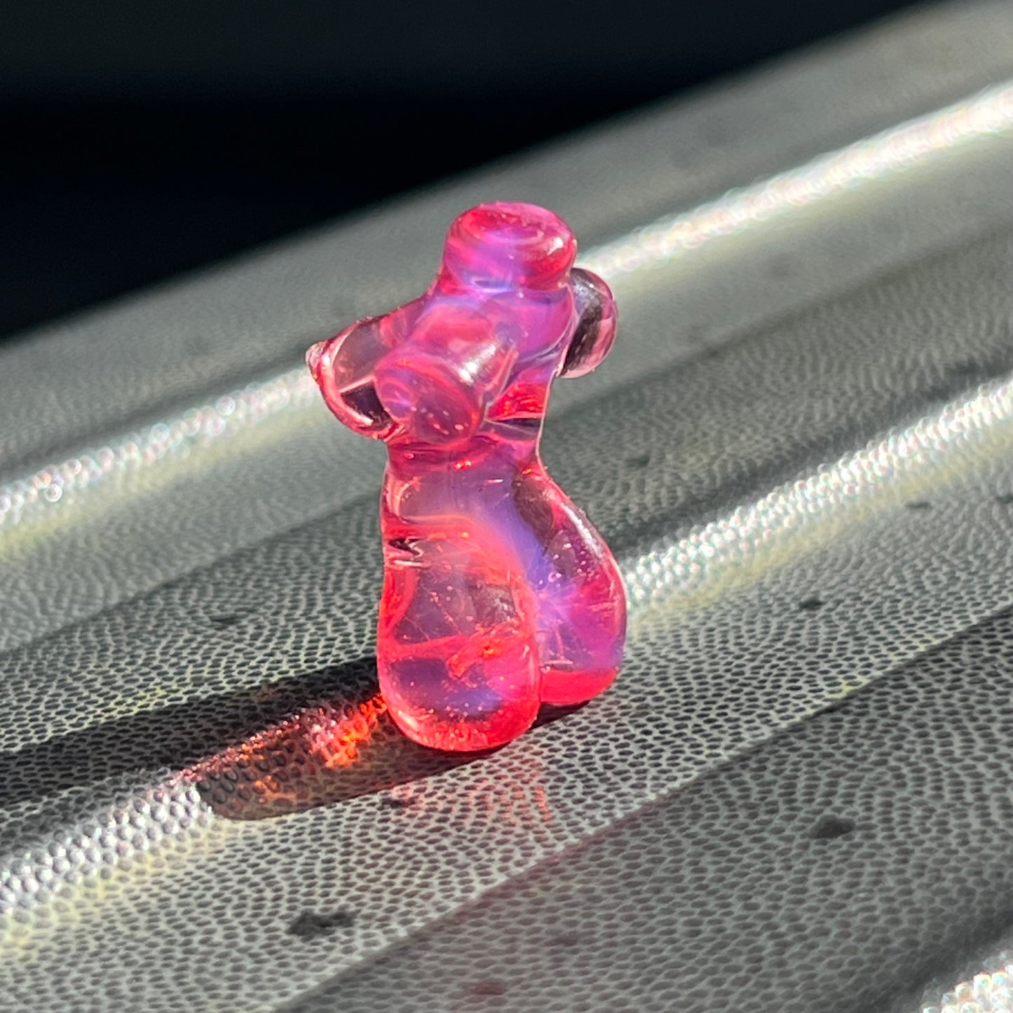 Micro female form sculpture in Telemagenta
