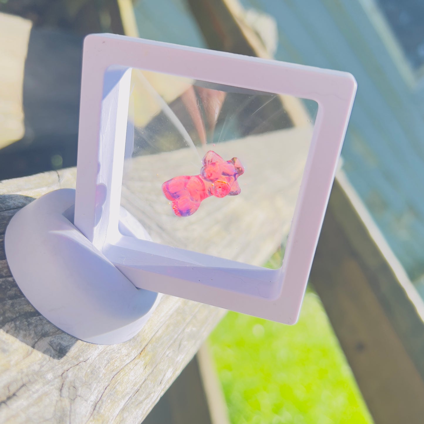 Micro female form sculpture in Telemagenta