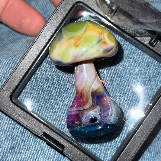 Small heady mushroom pipe